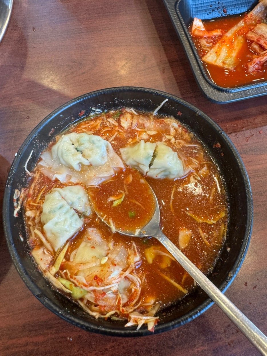 양념장안에 있는 만두