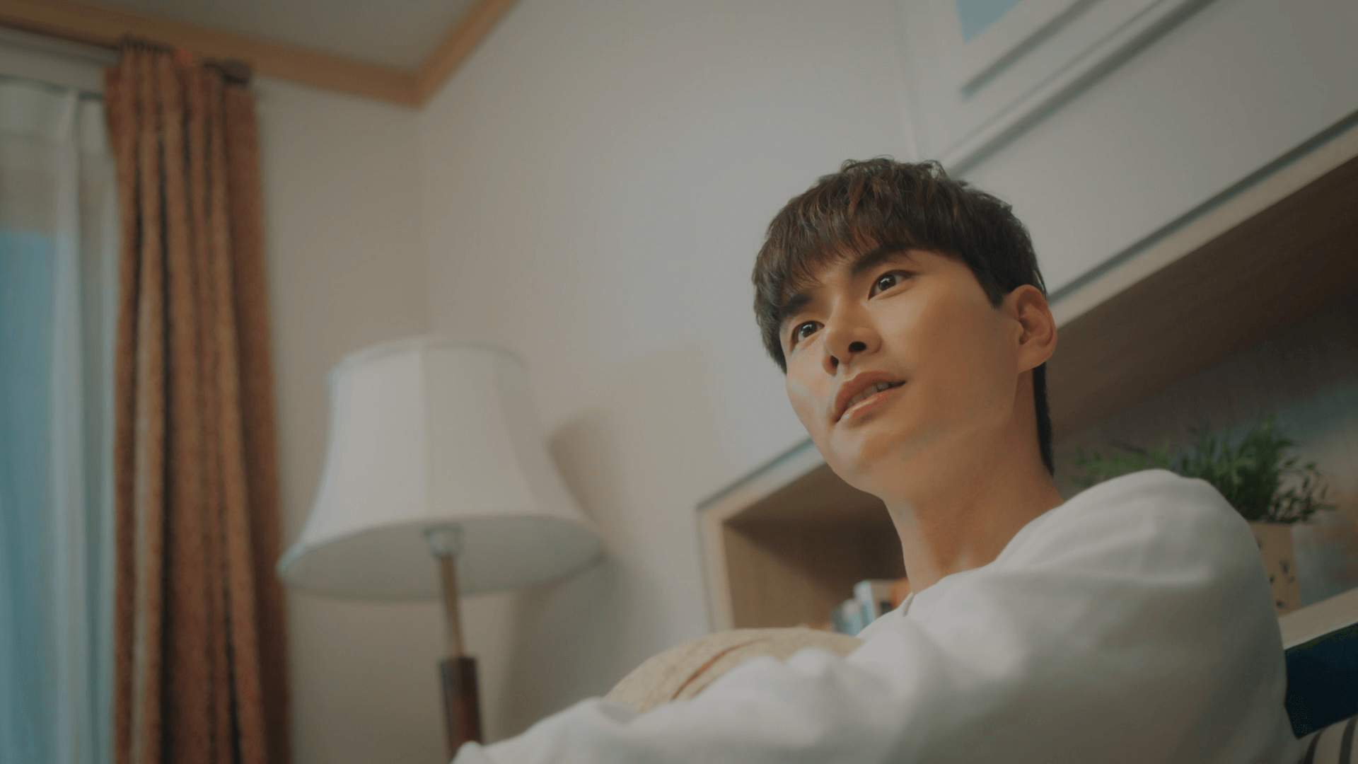 넷플릭스 '으라차차 와이키키' 시즌1 18화 - 팬을 기다리는 이준기(이이경)