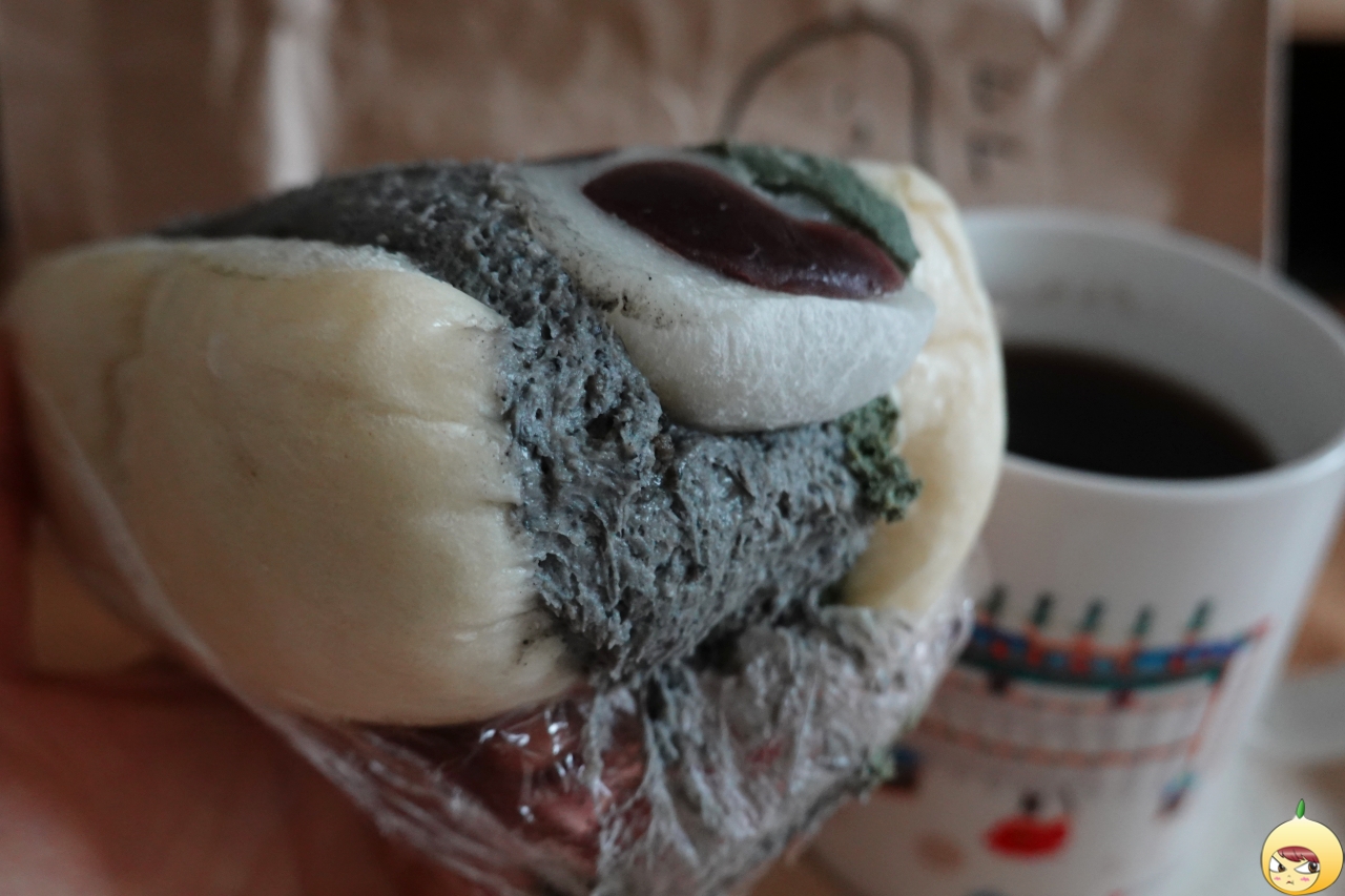 후와후와의 까망쑥떡샌드 측면