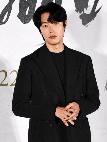 류준열 프로필 나이 고향 학력 인스타 사진전