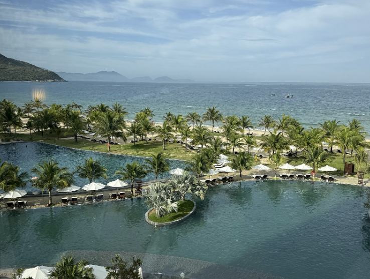 깜란-아미아나-수영장-후기