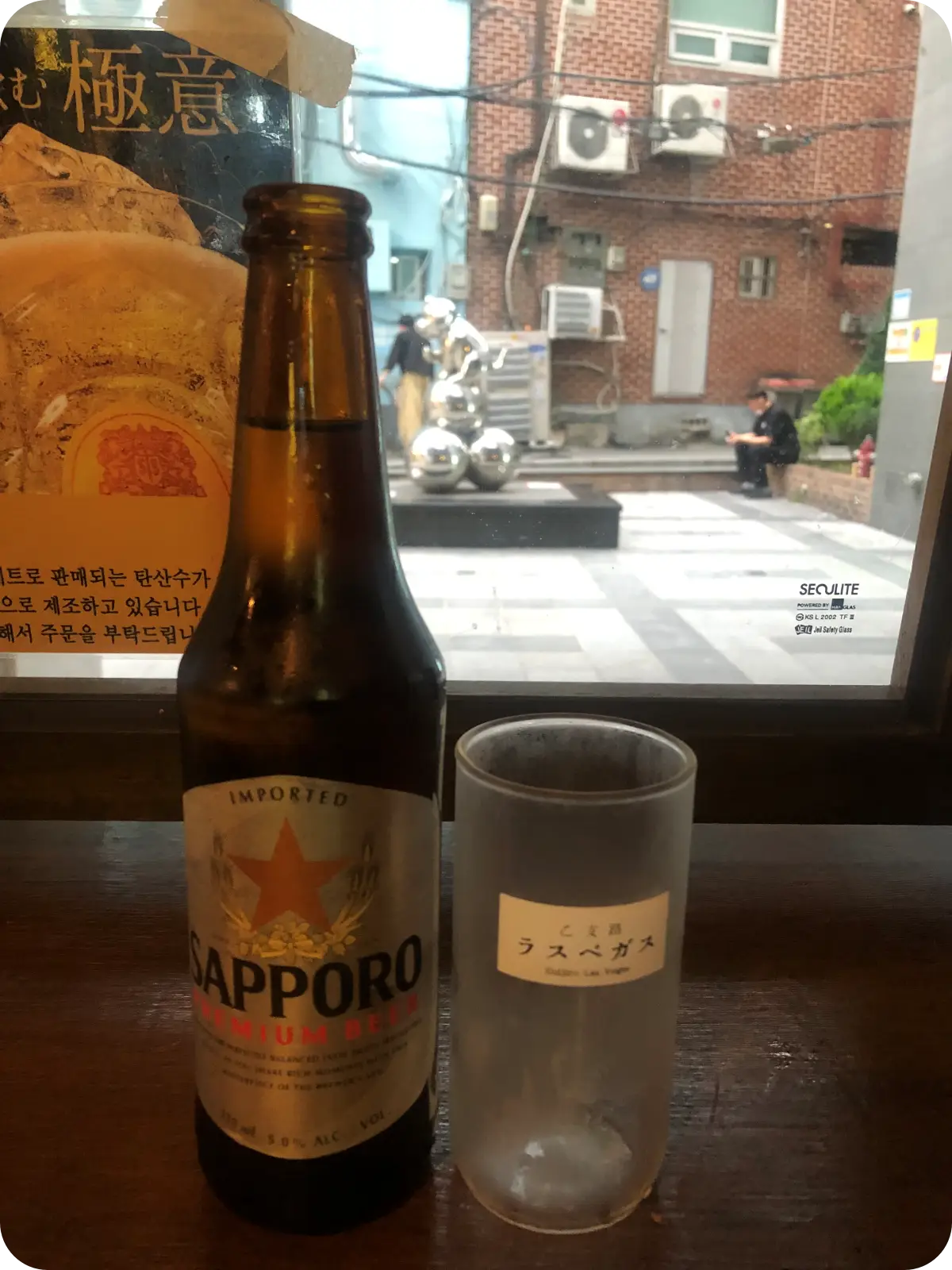 을지로-라스베가스-식당-1층-내부-삿포로맥주