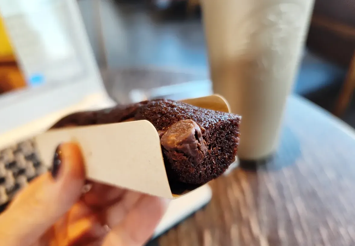 초콜릿-피낭시에-클로즈업