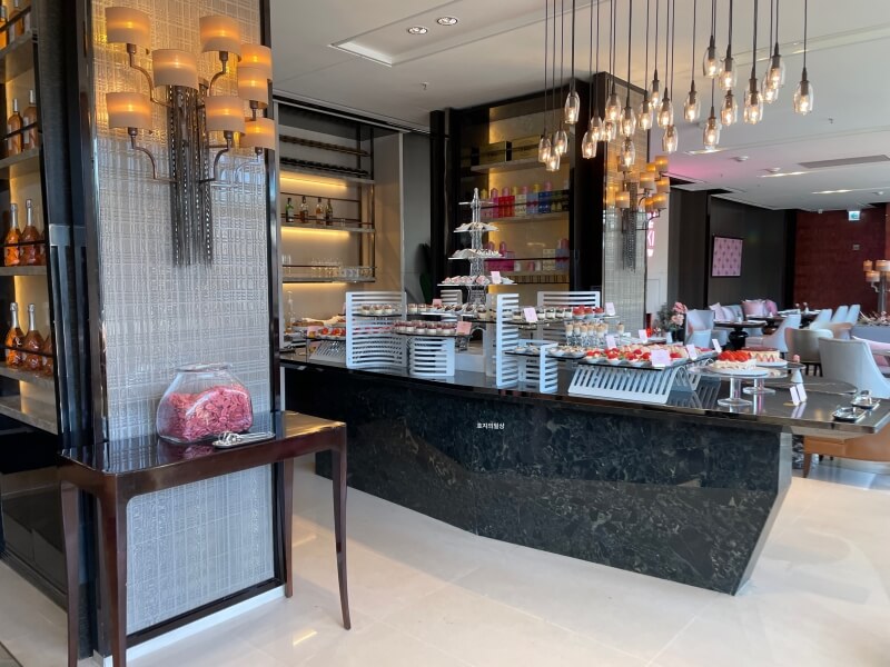 JW 메리어트 동대문 살롱 드 딸기 뷔페 - 음식 모습