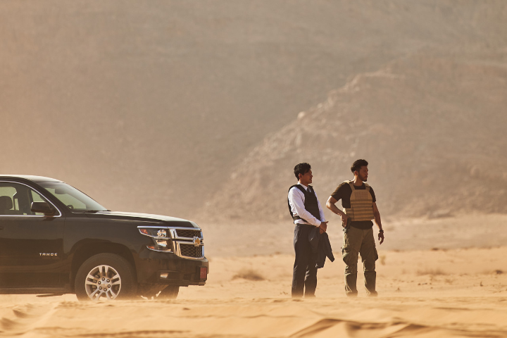 교섭을기다리는황정민과현빈