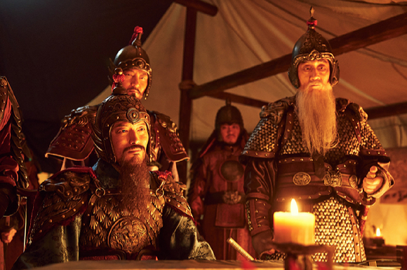 배우 정재영과 허준호가 &#39;노량: 죽음의 바다&#39;(감독 김한민)에서 진린과 등자룡 역을 맡아 열연을 펼치고 있다. [사진=롯데엔터테인먼트/㈜에이스메이커무비웍스]