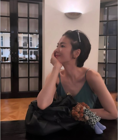 송혜교, '숏컷 변신'에 모두가 깜짝! 시크함+세련미 폭발 '미모의 정석' 공개!