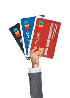 신용카드-세장을-오른손으로-자신있게-들고있는-모습