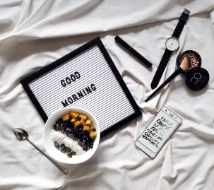 디지털 미니멀리즘: 침대에서 스마트폰 사용 금지로 건강한 습관 만들기