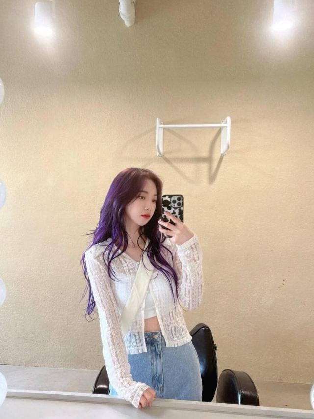 에스파(aespa) 카리나 보라색 머리 셀카