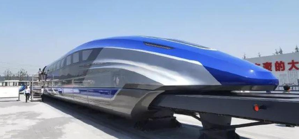 이 사진은 자기부상열차 중 중국에서 이용하는 자기부상열차의 모습입니다