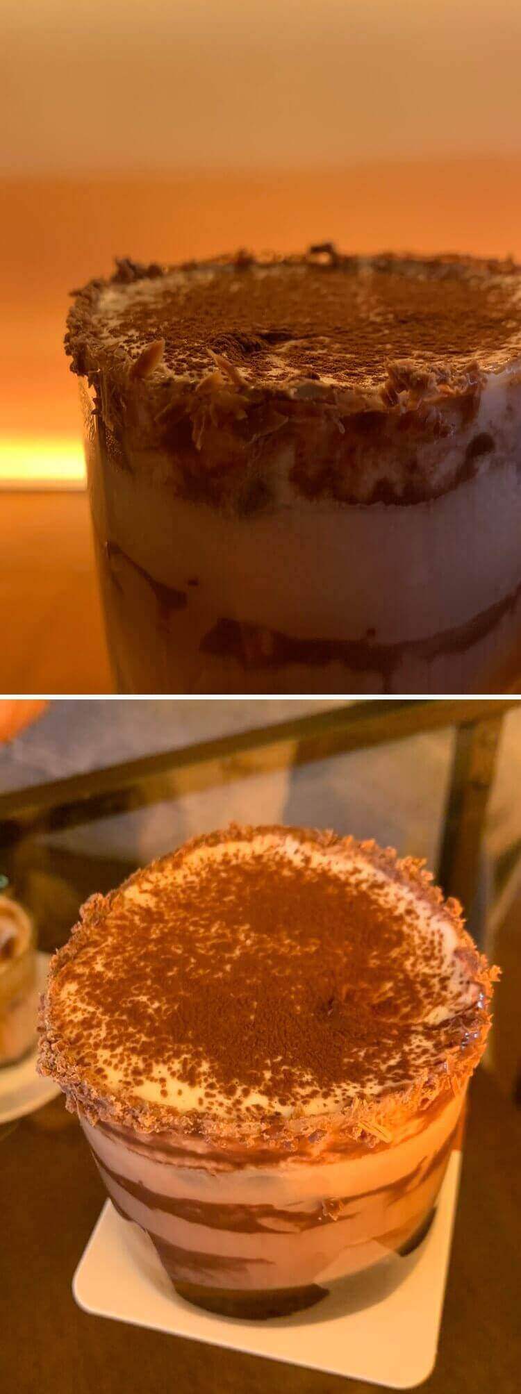 컵 끝에 붙어있는 초코 가루 및 파우더