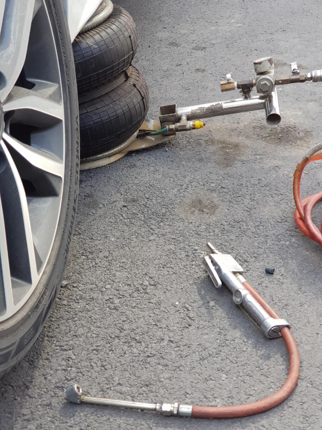 자동차 타이어 펑크 수리