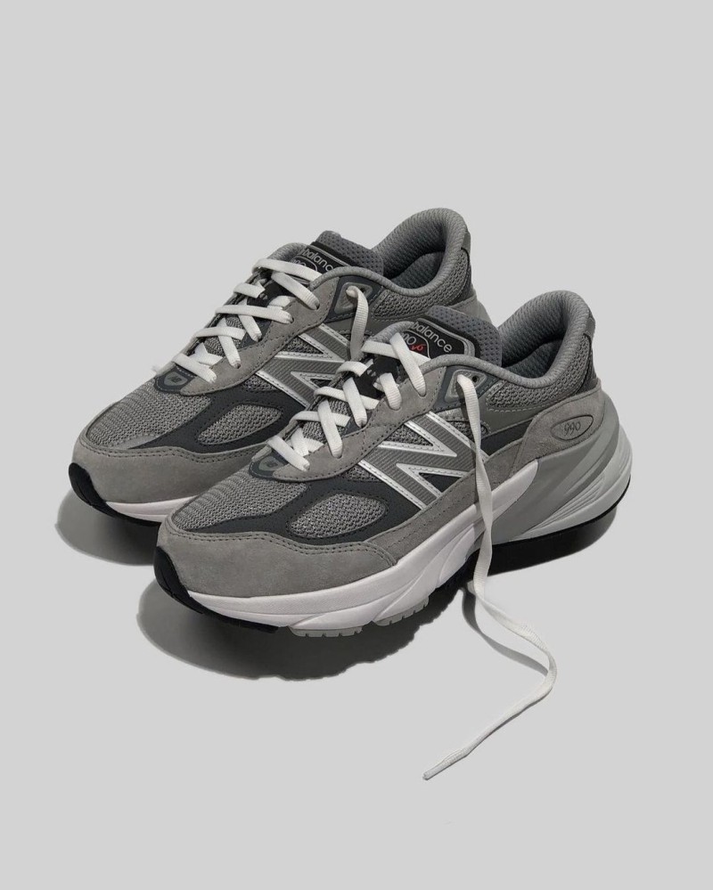 뉴발란스-990v6-스니커즈
