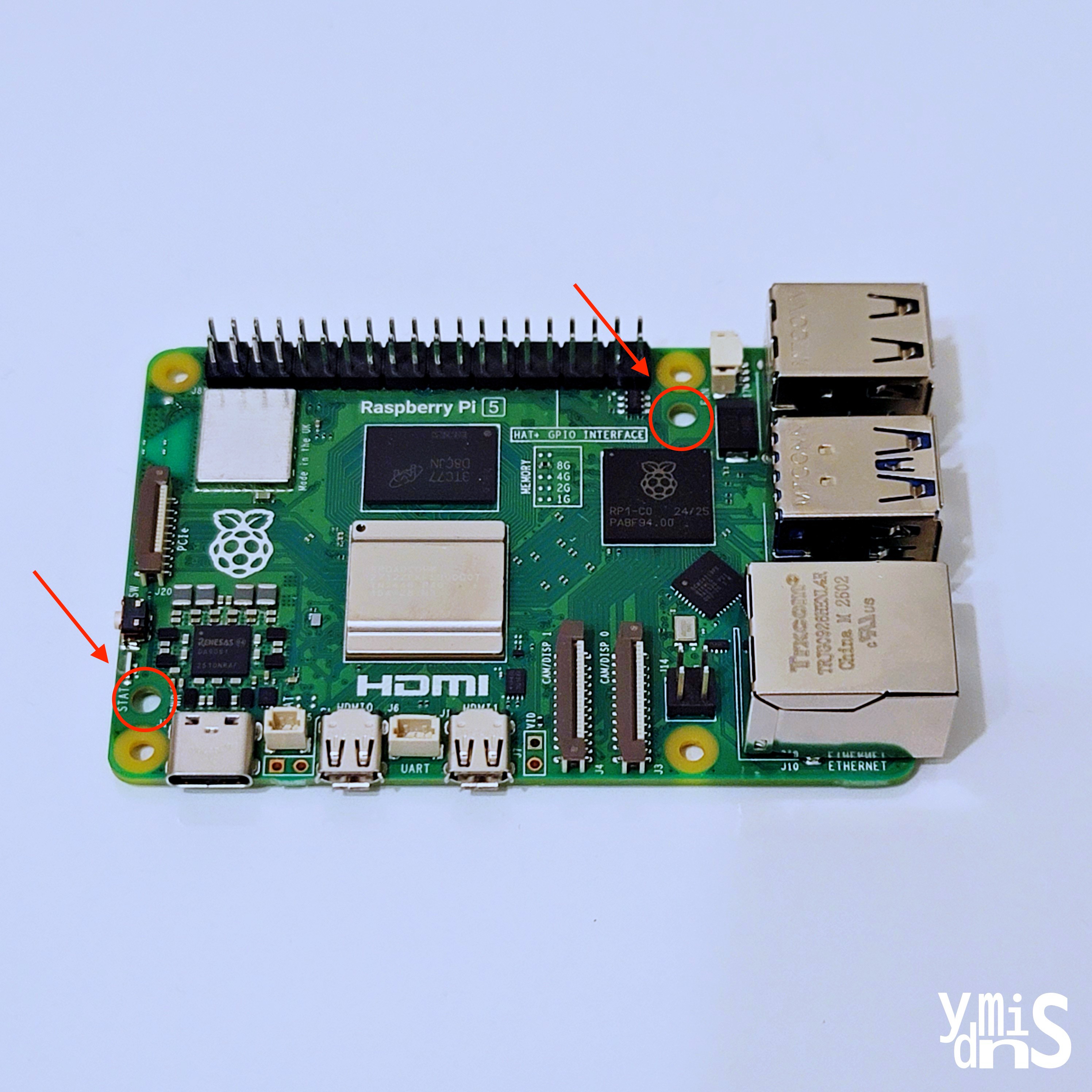 Personla Server Build - Raspberry Pi 초기 세팅 - 라즈베리 파이에 쿨러를 장착할 부위가 표시되어 있다.