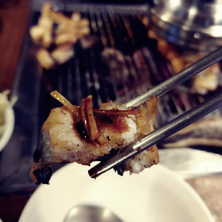 섬진강민물장어-젖가락질