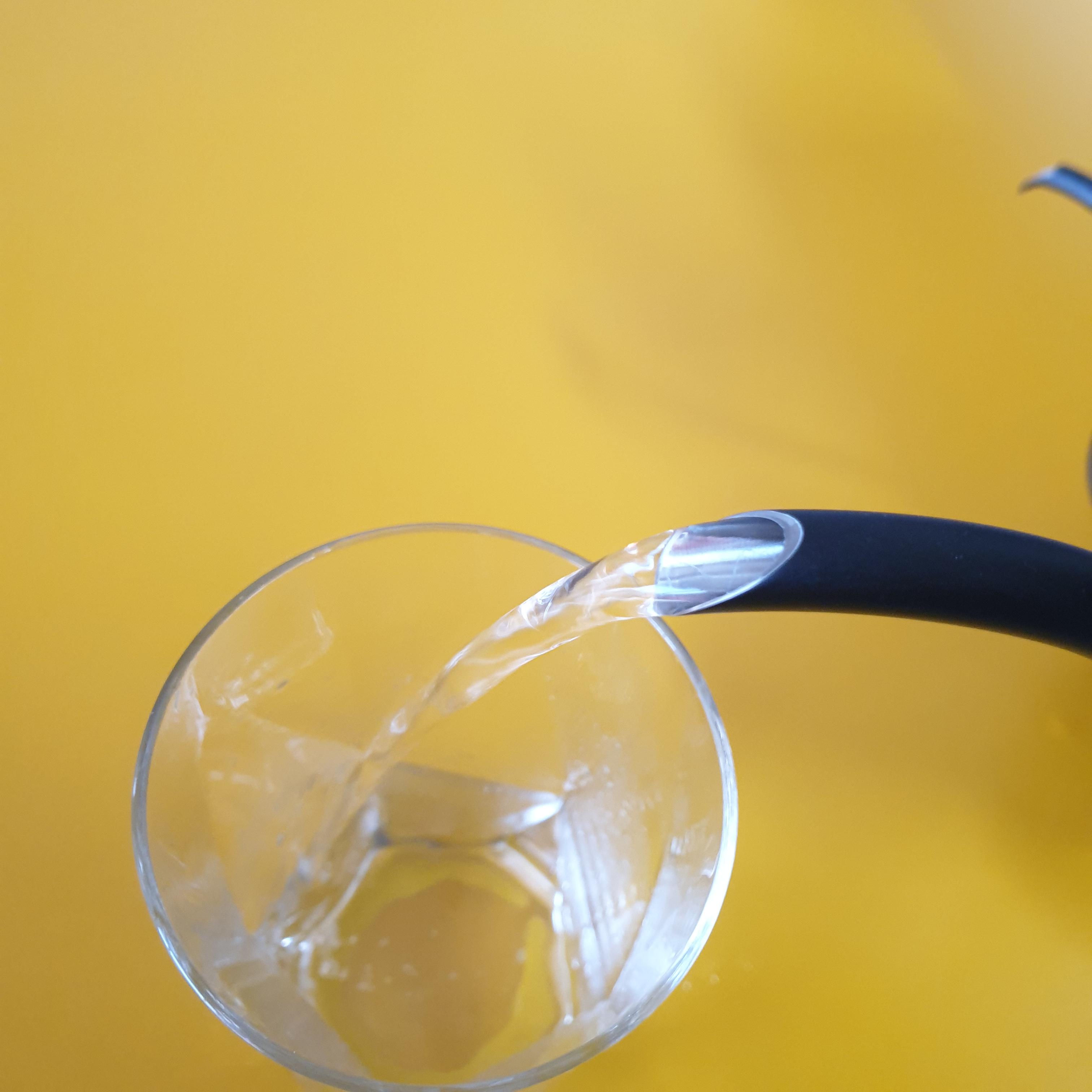 핸드 드립 시 물줄기의 유량과 유속이 만드는 맛의 차이_굵은 물줄기