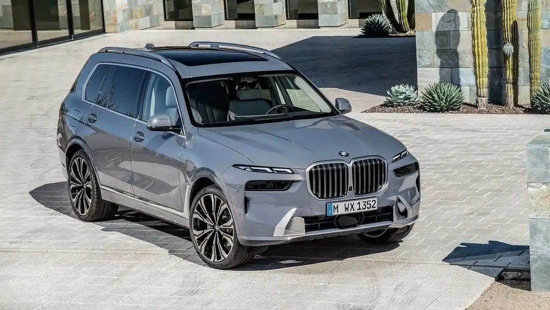 BMW X7 M50i 가격 실구매가 모의견적 제원 옵션 카탈로그 가격표 디자인 실내 트렁크 색상 총정리
