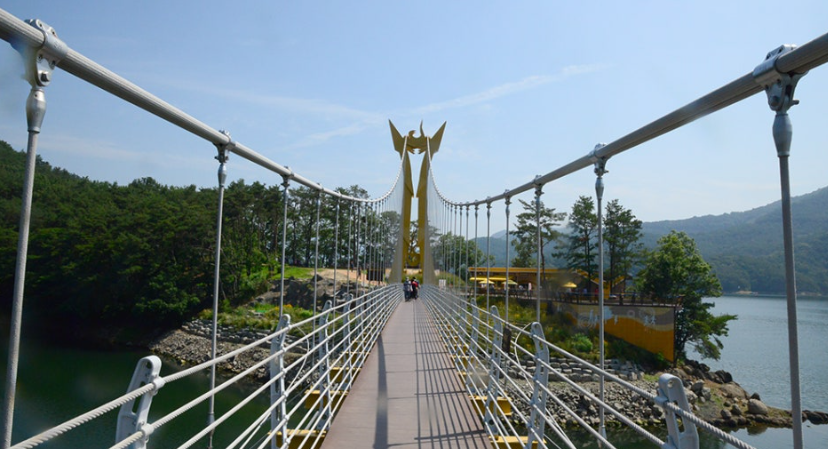 장성호 출렁다리