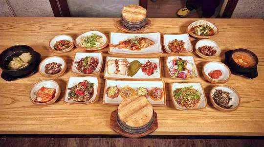 도예가 도자기 교수 꿈 포기 후 연 매출 200억 원 돌솥밥 쌀밥 한정식 맛있는 식당 이천 쌀밥거리 맛집 서민갑부 방송 정보