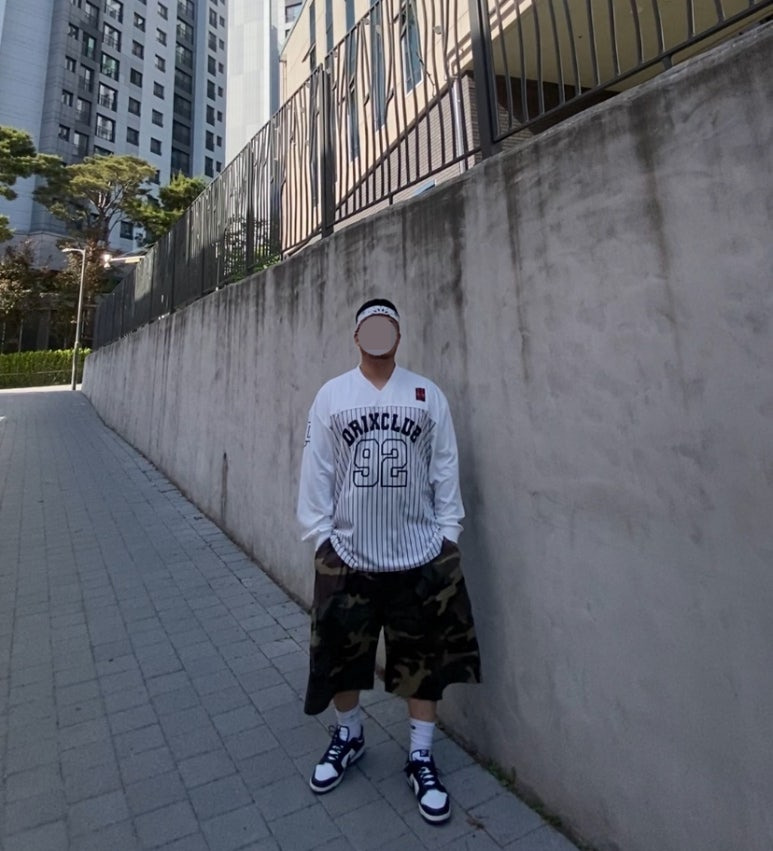 데일리룩('26. 5. 17.)하바행크 클래식 페이슬리 반다나, 드릭스 스트라이프 럭비 티셔츠, 카고브로스 카모 와이드 버뮤다 팬츠, 나이키 삭스 양말, 나이키 덩크로우 범고래