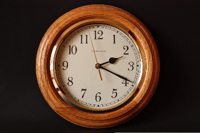 예전 집에는 꼭 있던 물건 하나, 벽걸이 시계가 만들던 시간의 질서