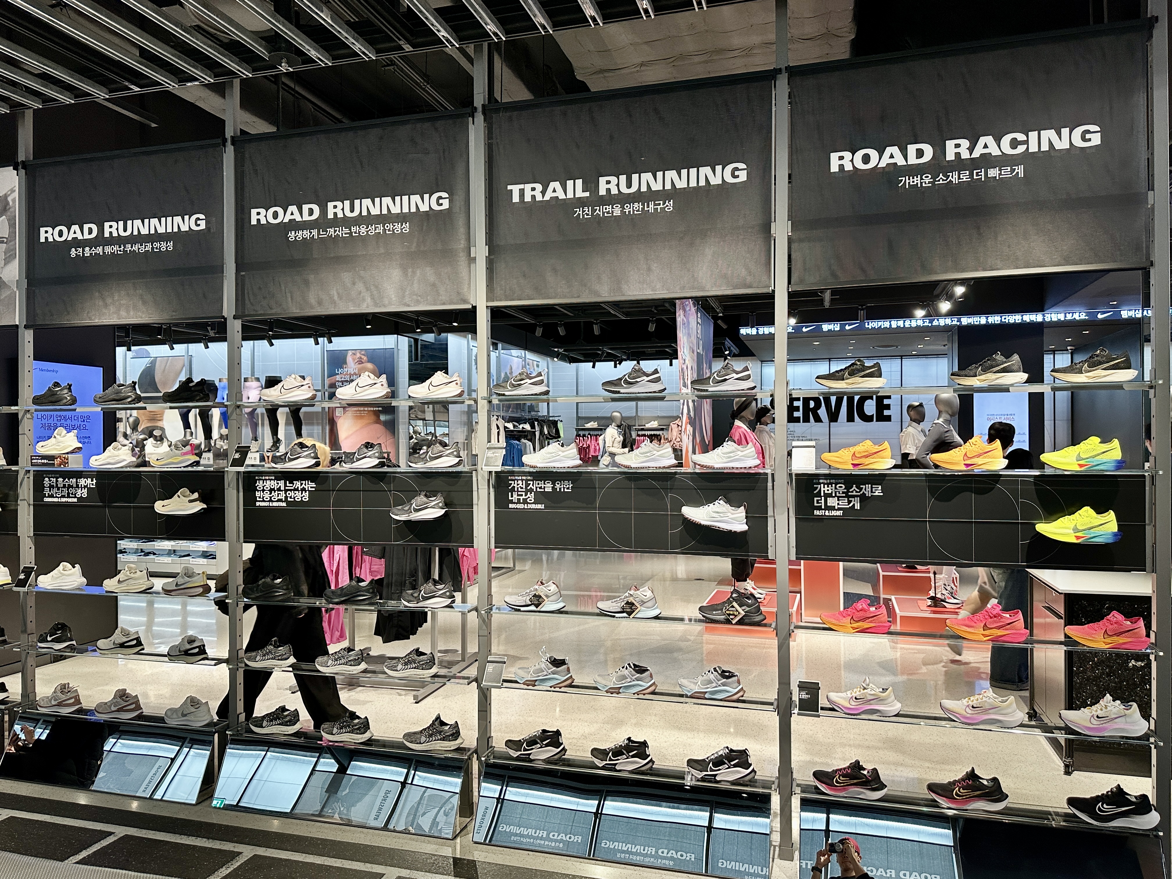 나이키 더현대서울점 신발