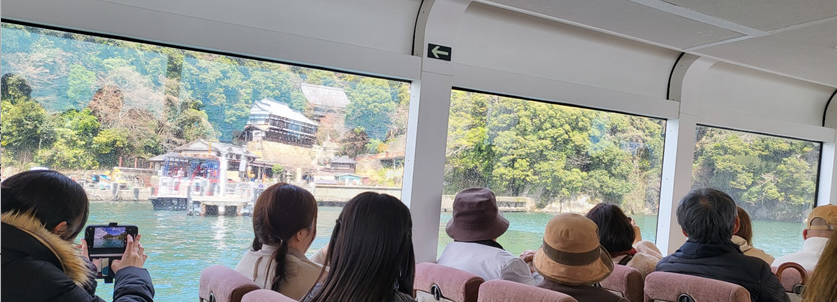 배에서 본 치쿠부섬