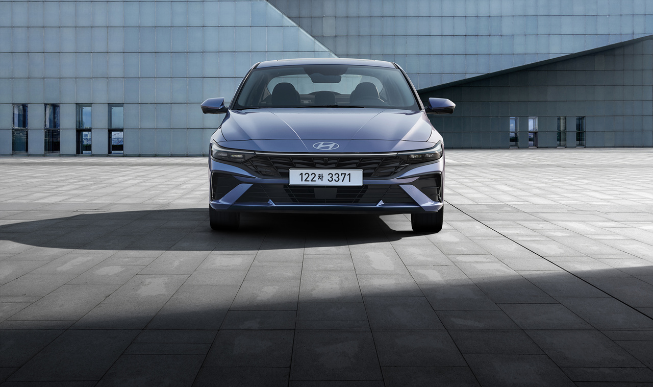 2023년형 현대 아반떼 후면 led 데루등 사진