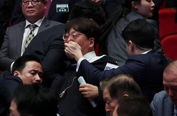 강성희 진보당 의원 프로필 나이 고향 학력 &amp;#124; 강성희 윤석열 경호원 입틀막 제지 영상