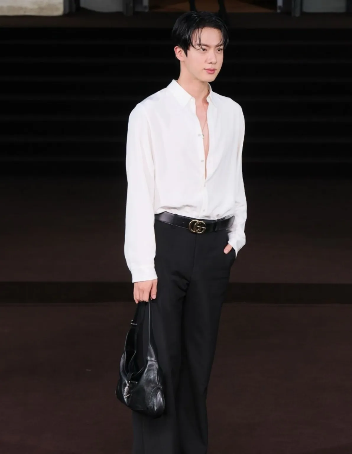 BTS 진 밀라노 구찌, 구찌 진 공항패션, BTS 진 패션위크, 2025 F/W 패션쇼 진, 진 구찌 패션위크 룩, 진 공항패션 아이템, 글로벌 베스트 드레서, 진 착장 품절, 남친룩 참고, 공식 구찌 앰버서더, 진 스니커즈, 진 모자, 구찌신상, 밀라노 패션위크 진, 진 구찌 룩