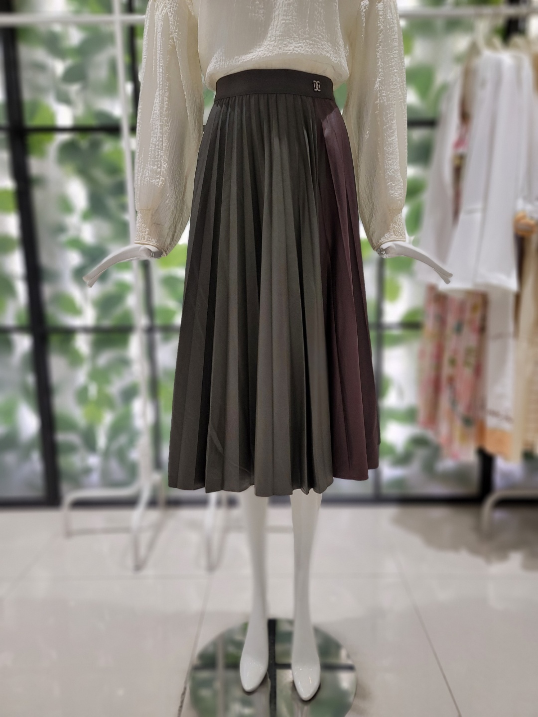 듀엘 배색 밴딩 플리츠 레더스커트 L223MSD006