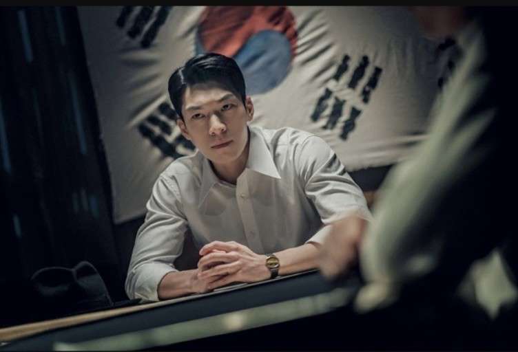 경성크리처에 나오는 위하준 배우님입니다.