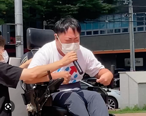 장애인 지원을 호소하는 모습