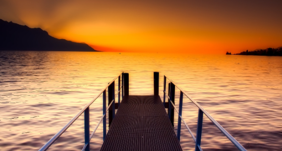 호수 일몰 사진