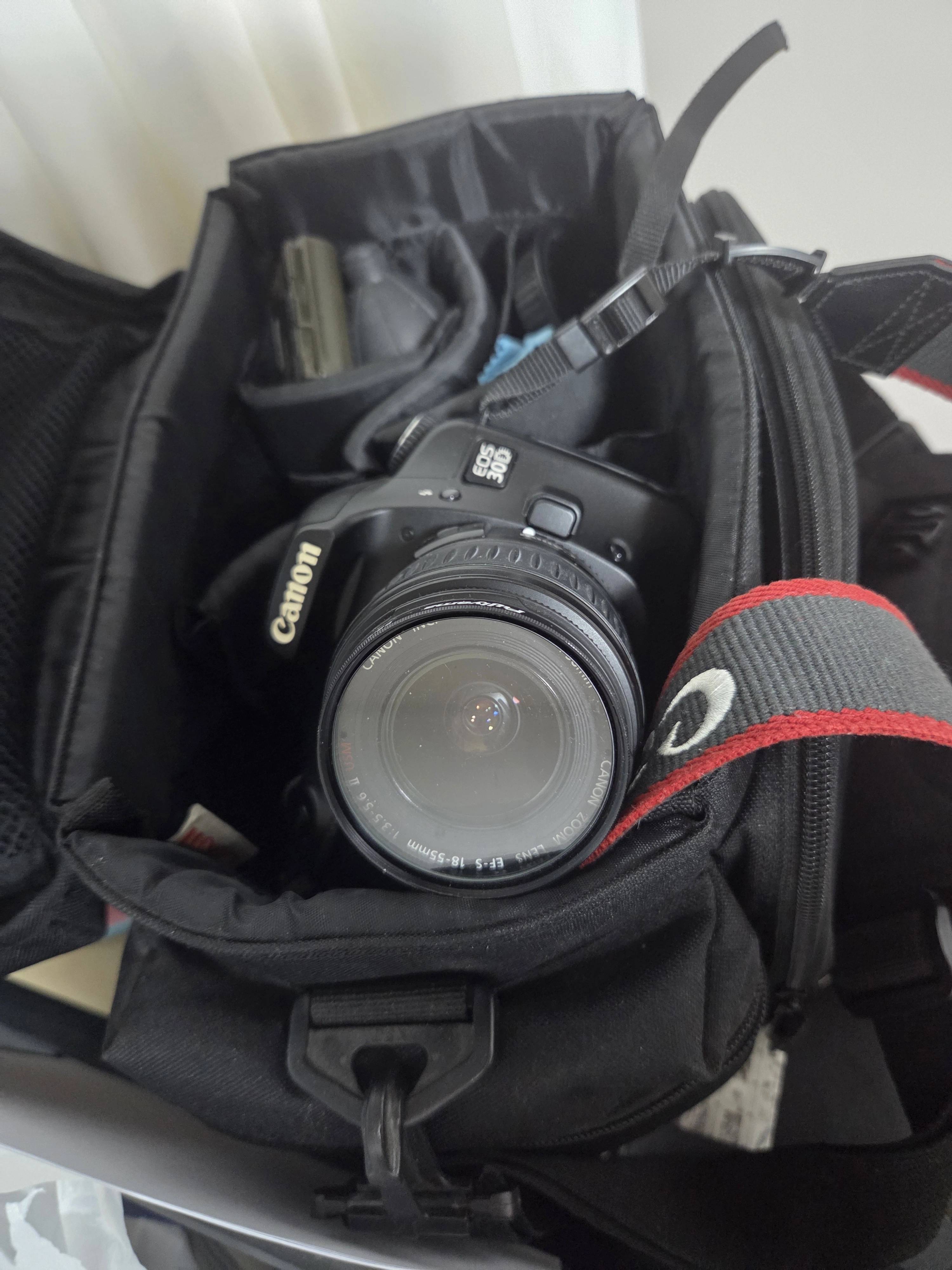 Canon EOS 30D의 기능적 디테일 복원 내장 플래시 팝업 고착과 뷰파인더 아이컵 교체 가이드