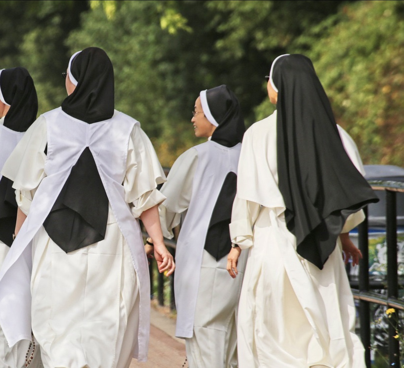 영화 검은 수녀들 (줄거리, 캐릭터, 국내외 반응, 메시지)