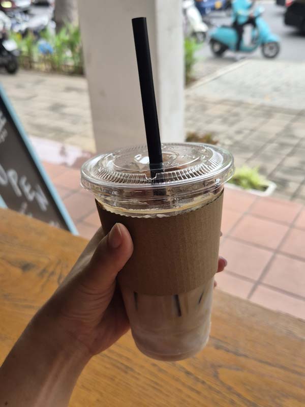 호치민여행_호치민카페_7군푸미흥_어썸커피_the awesome coffee_아이스라떼