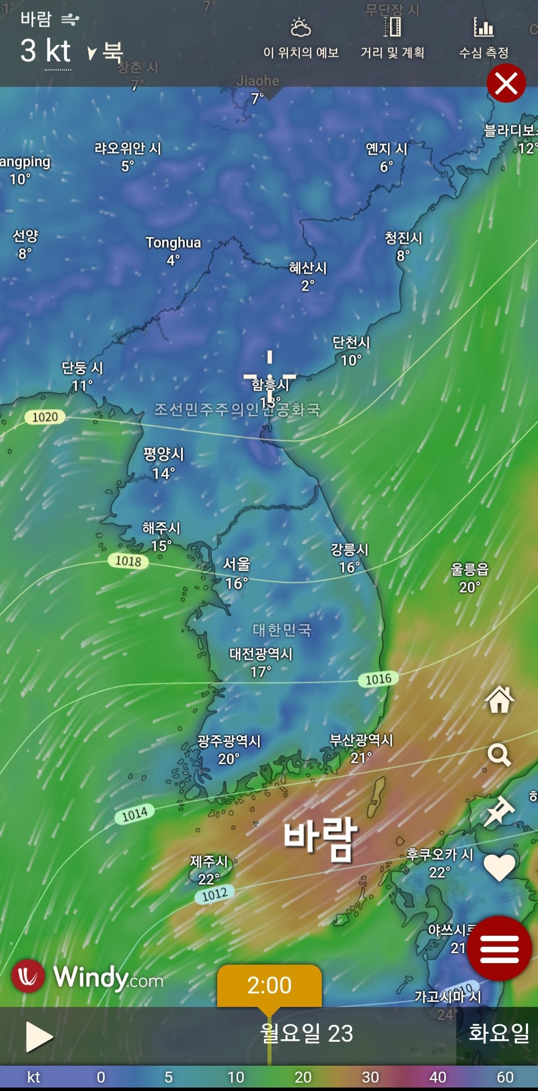 윈디날씨(윈디닷컴)-보는법-안내-화면에-나타나는-숫자는-그-지역의-현재-기온을-나타내며,-색상에-따라-바람의-세기를-알-수-있습니다.-따라서,-하단의-kt-표시는-풍속을-나타내며,-오른쪽으로-갈수록-강한-바람이라는-것을-알-수-있습니다.-그리고-지도를-확대하거나-축소해-원하는-위치의-날씨를-자세히-볼-수-있습니다.