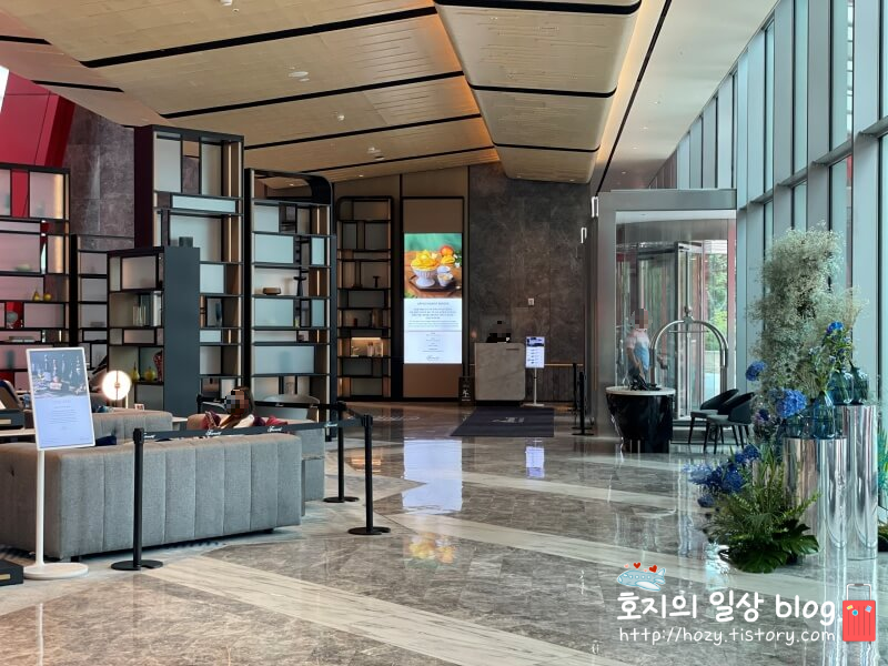 페어몬트 앰배서더 서울 체크인 로비 전경
