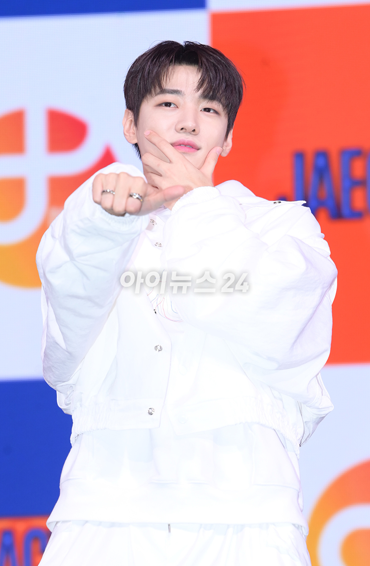가수 재찬이 6일 오후 서울 광진구 예스24라이브홀에서 열린 DKZ 재찬의 첫 번째 미니앨범 '제이씨팩토리(JCFACTORY)' 발매 쇼케이스에 참석하고 있다. [사진=정소희 기자]