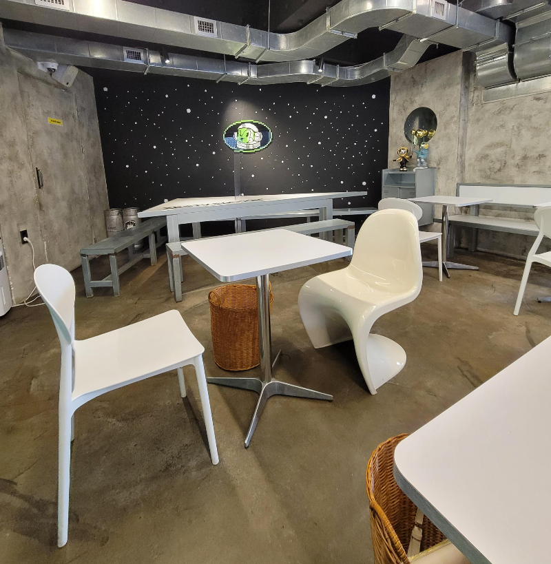 제스티살룬 연남 의자 및 보관 바구니