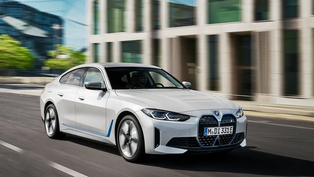 BMW i4 가격 실구매가 모의견적 제원 옵션 카탈로그 내부 색상 디자인 인테리어 편의사양 안전사양 전기차 지원금 총정리