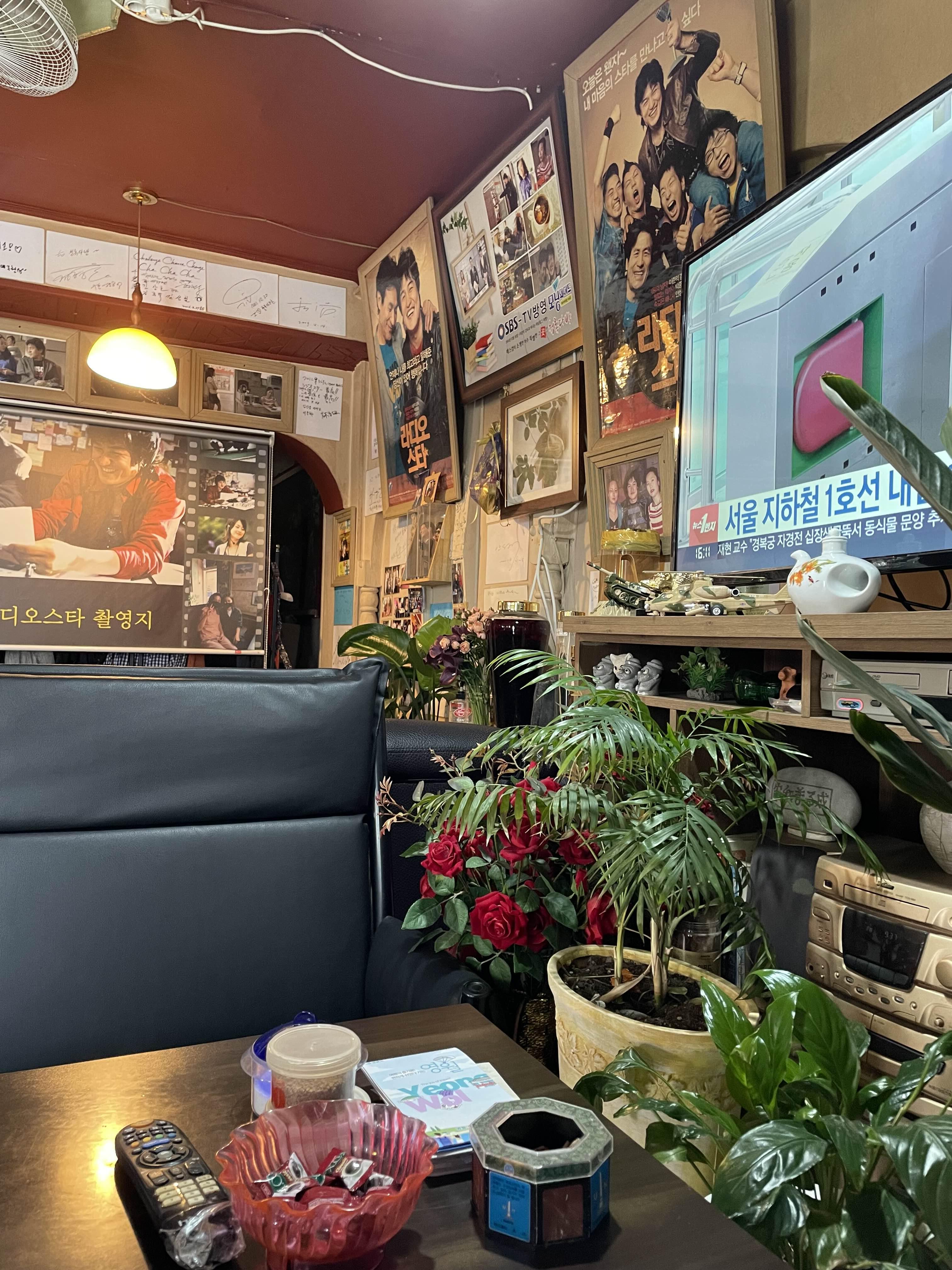 청록다방 내부사진