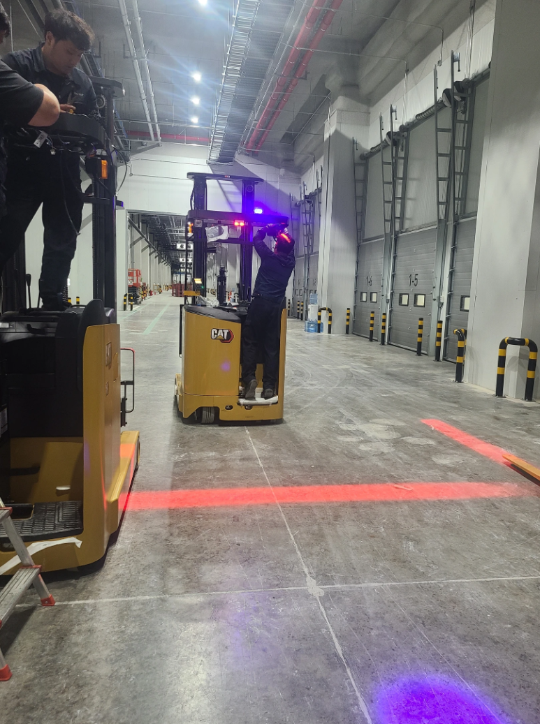 유니탑-지게차-레드라인