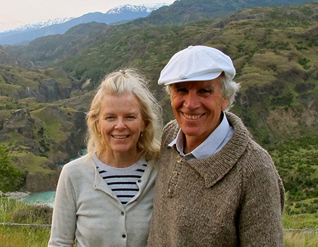 노스페이스 창업자인 더클러스 톰킨스와 그의 아내 수지 톰킨스