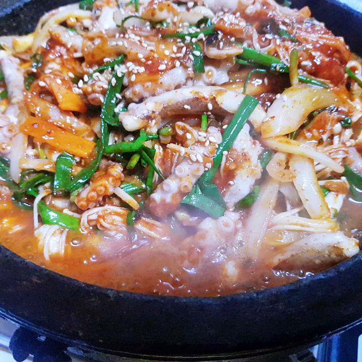 토요일은 밥이좋아 예산 덕산 온천 낙지 전골 맛집 50년 내공 낙지볶음 활낙지 낙지버섯전골 예산10미 현지인 추천 토밥 좋아 방송정보