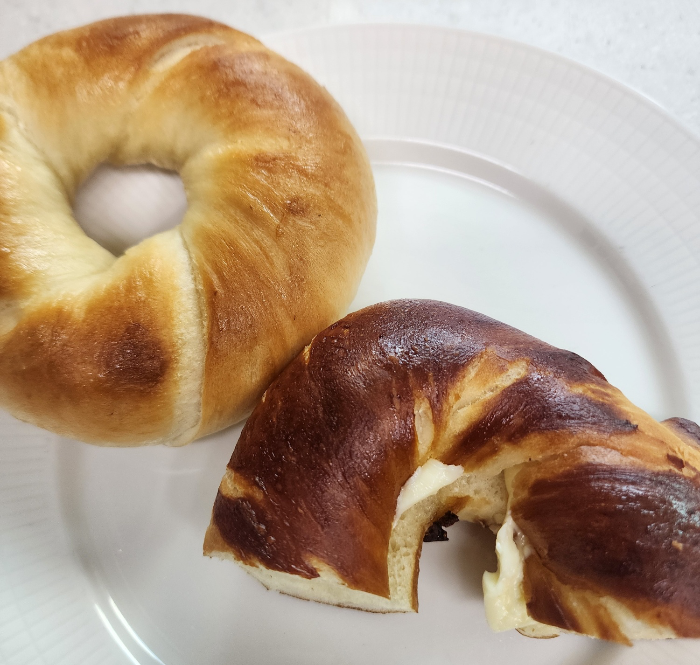 플레인과 프레첼버터 베이글
