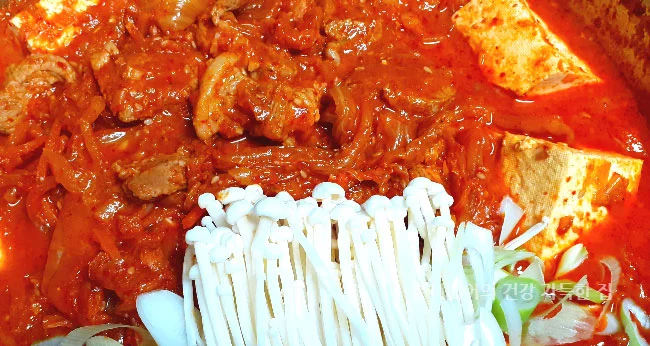두부-팽이버섯-대파-넣기