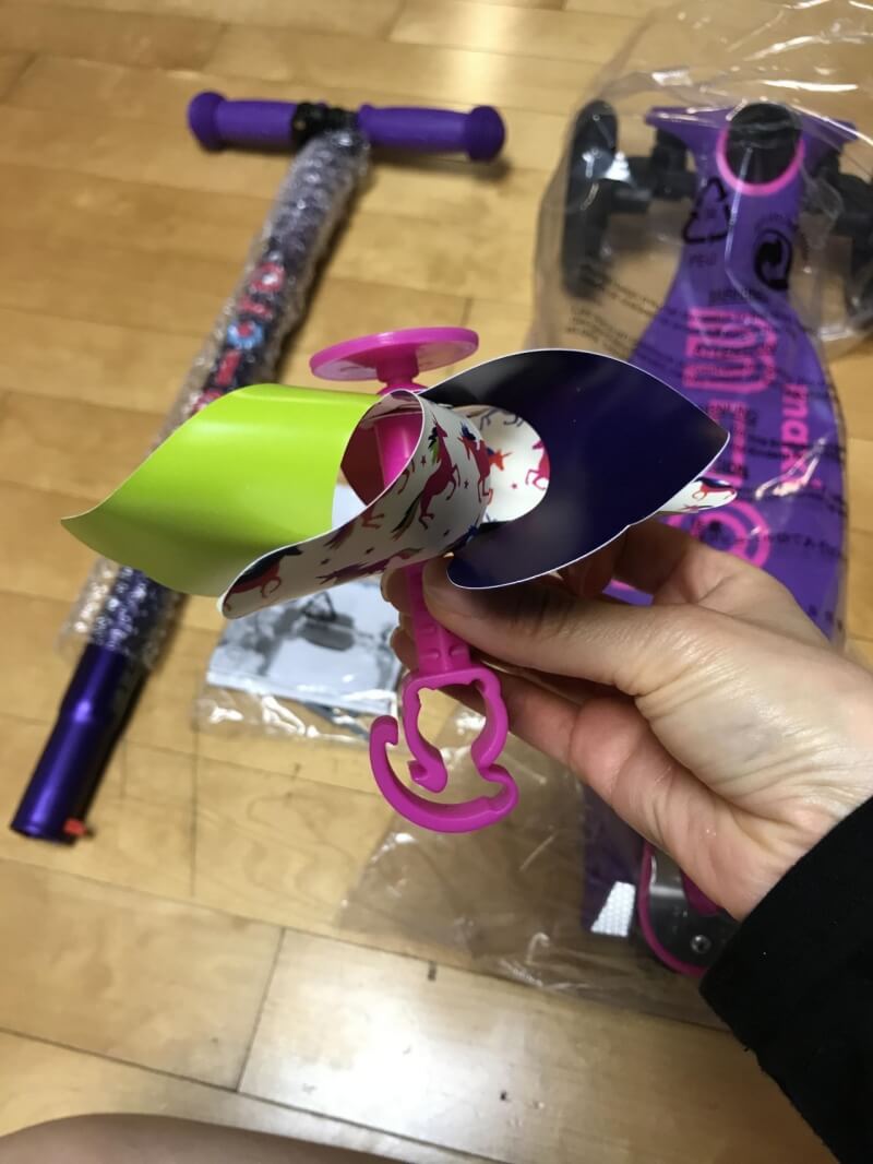 마이크로 킥보드 바람개비 - 밑면의 훅을 바에 걸어 연결